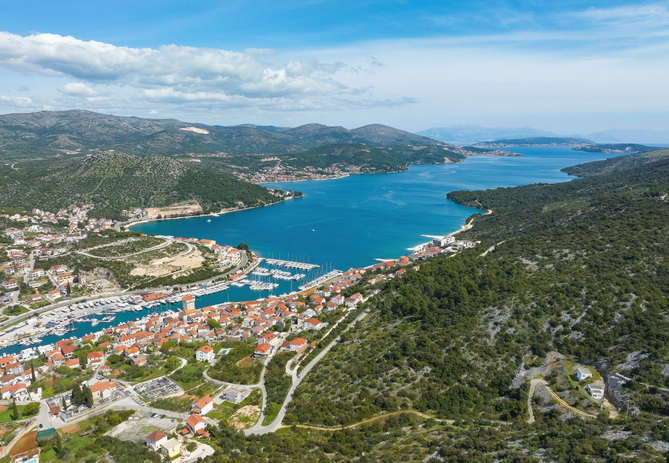 Ferienwohnung in Marina - Mentis, Luxuriöse Fewo mit Pool & Panoramablick