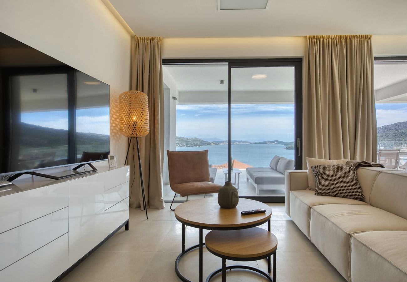 Ferienwohnung in Marina - Mentis, Luxuriöse Fewo mit Pool & Panoramablick