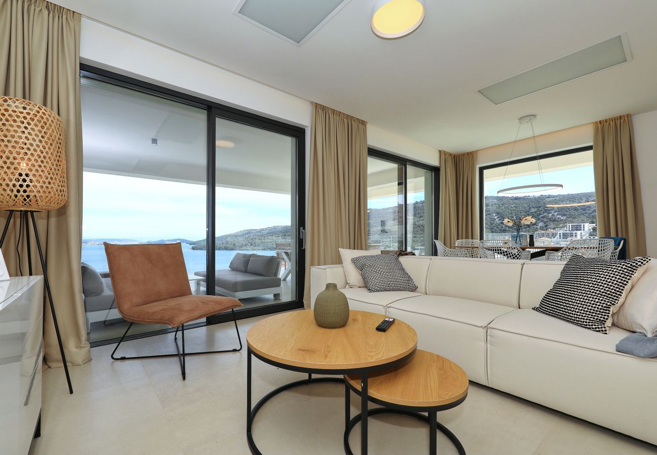 Ferienwohnung in Marina - Mentis, Luxuriöse Fewo mit Pool & Panoramablick