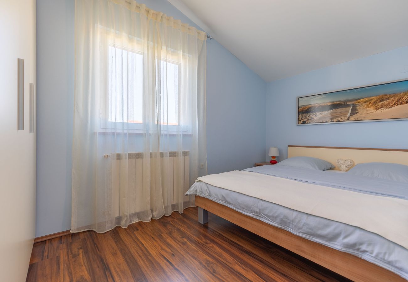 Ferienwohnung in Zadar - Marinko, No. 4, Geräumige Ferienwohnung mit Pool