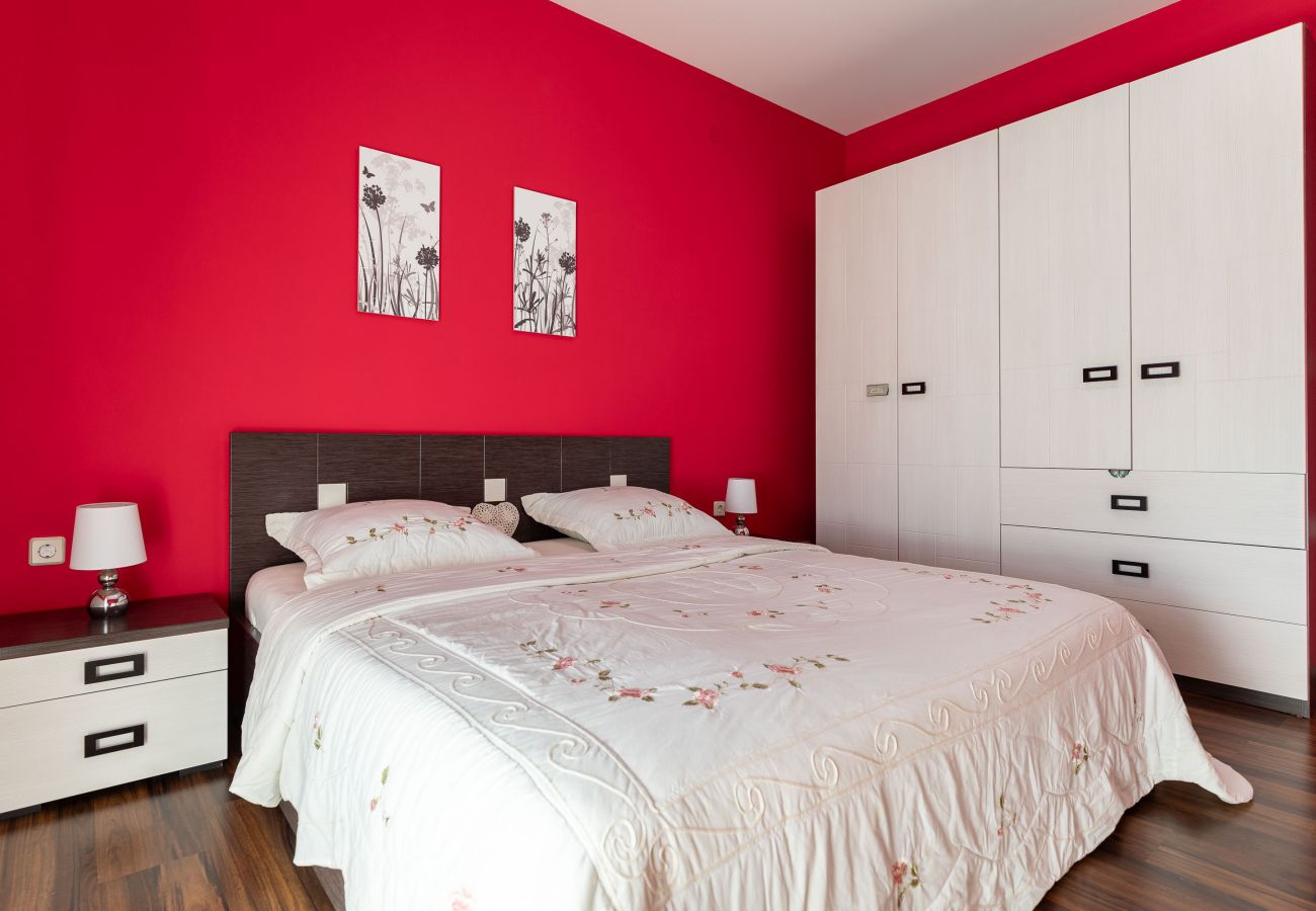 Ferienwohnung in Zadar - Marinko, No. 4, Geräumige Ferienwohnung mit Pool