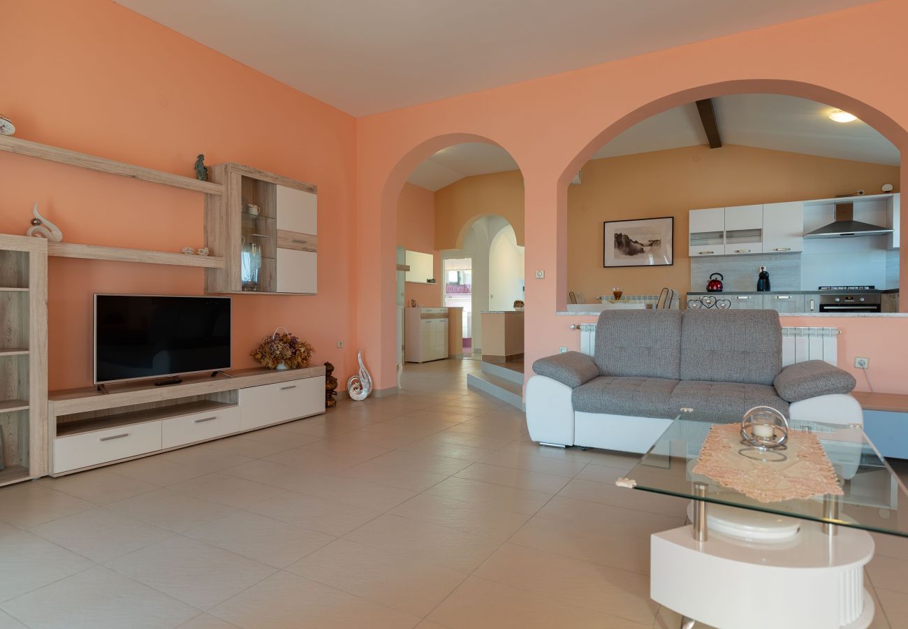 Ferienwohnung in Zadar - Marinko, No. 4, Geräumige Ferienwohnung mit Pool