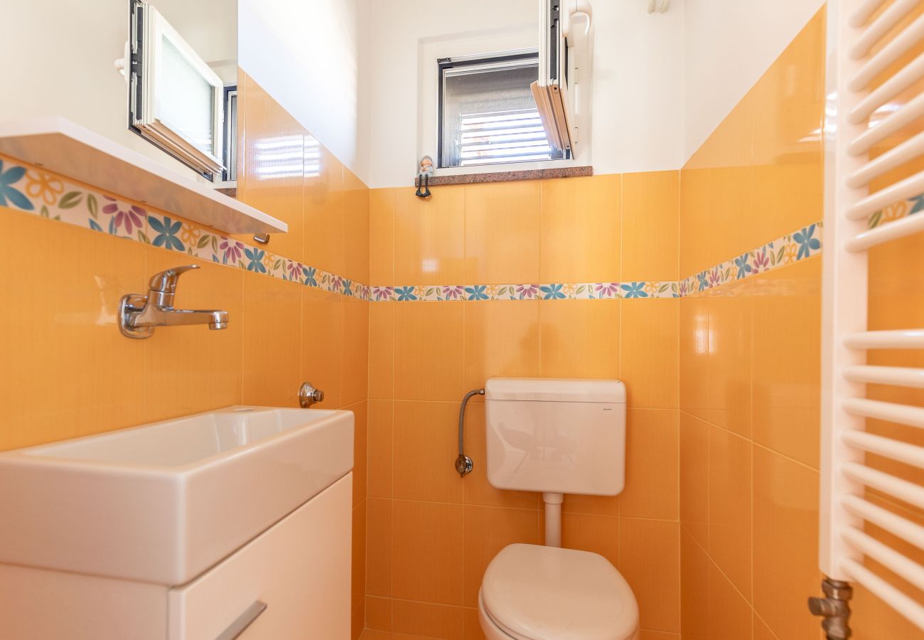 Ferienwohnung in Zadar - Marinko, No. 4, Geräumige Ferienwohnung mit Pool