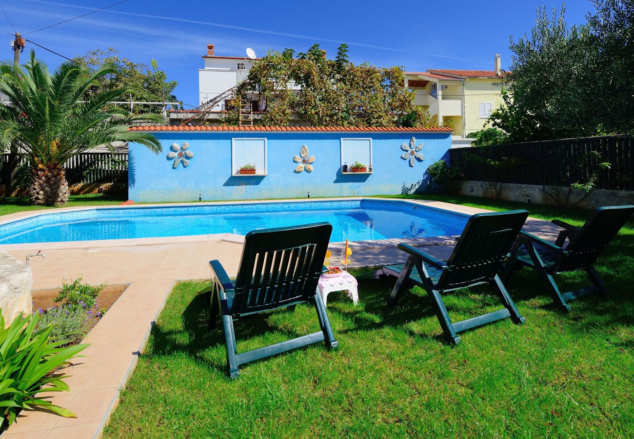 Ferienwohnung in Zadar - Marinko, No. 4, Geräumige Ferienwohnung mit Pool