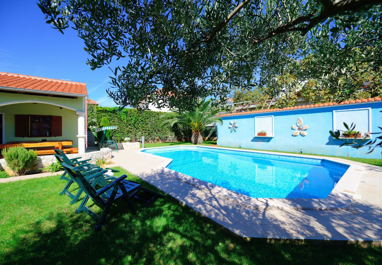 Ferienwohnung in Zadar - Marinko, No. 4, Geräumige Ferienwohnung mit Pool