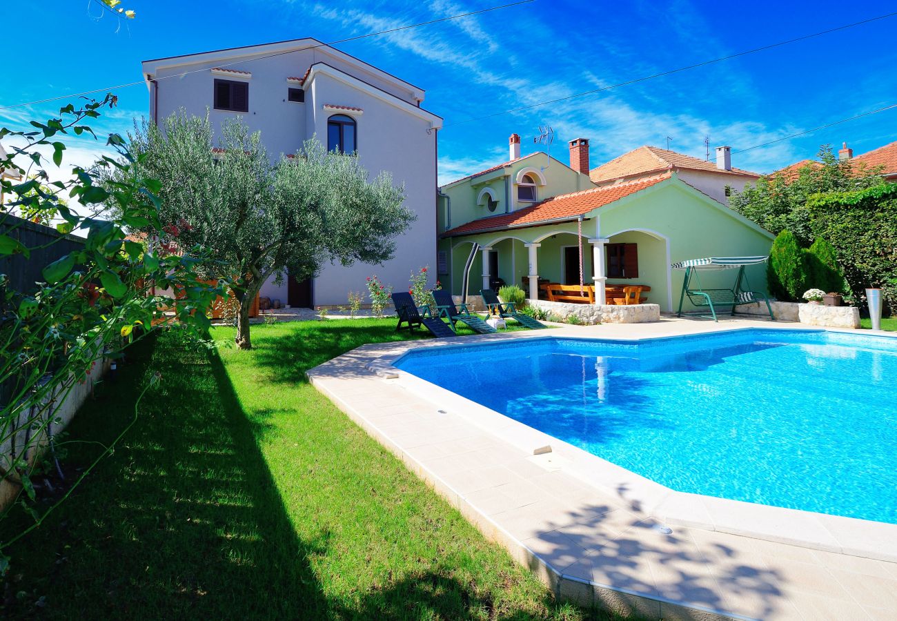 Ferienwohnung in Zadar - Marinko, No. 4, Geräumige Ferienwohnung mit Pool