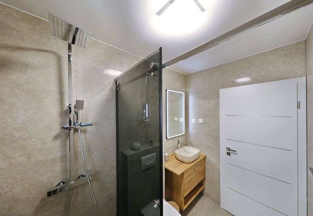 Ferienwohnung in Vir - Cicak, No.1