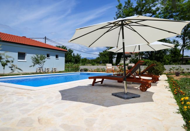 Ferienhaus in Vrsi - Pomalo