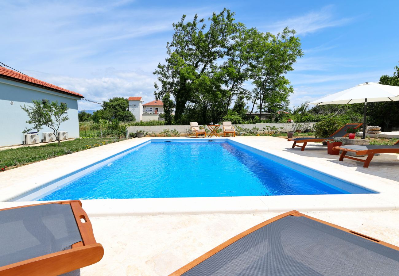 Ferienhaus in Vrsi - Pomalo