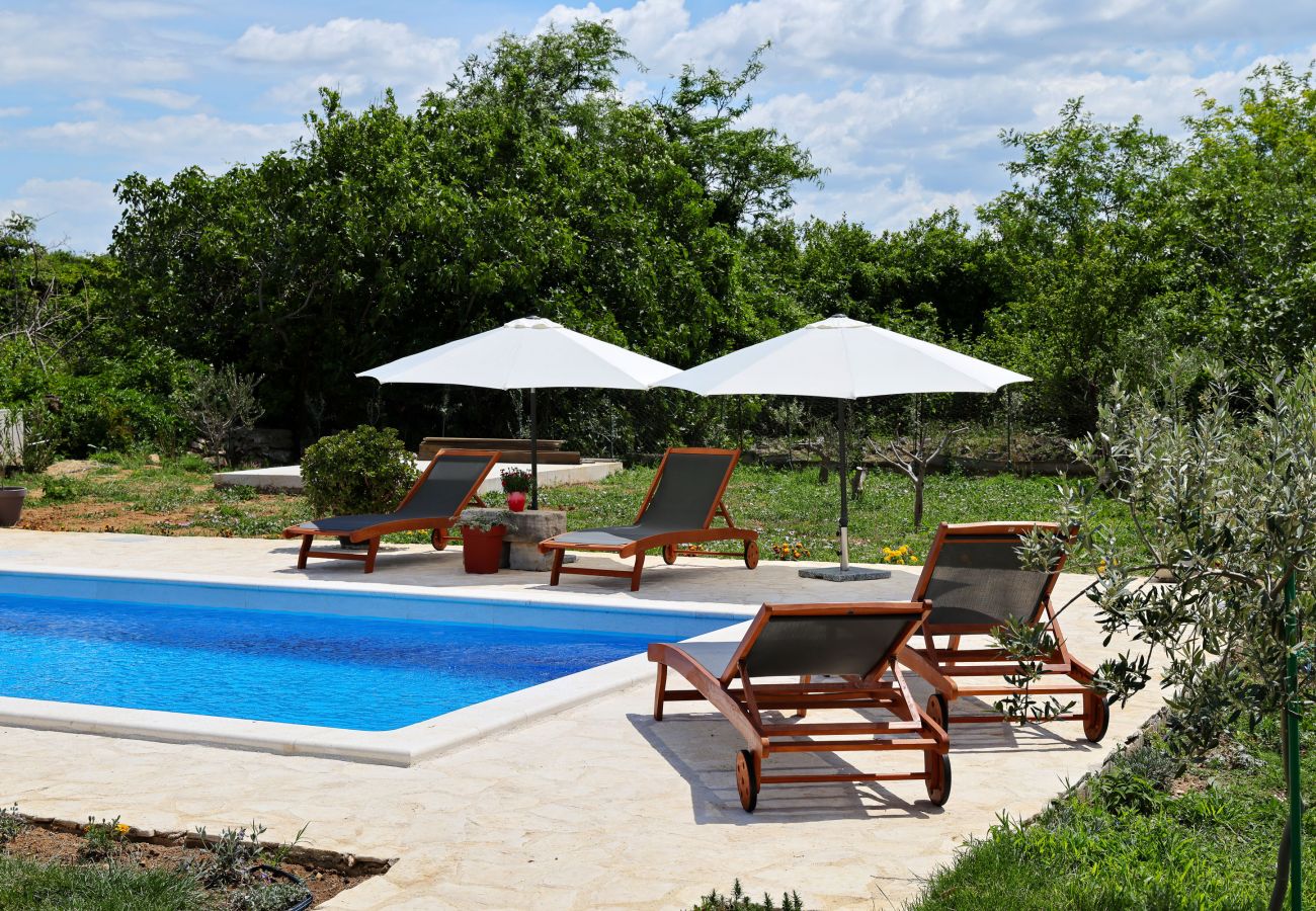 Ferienhaus in Vrsi - Pomalo