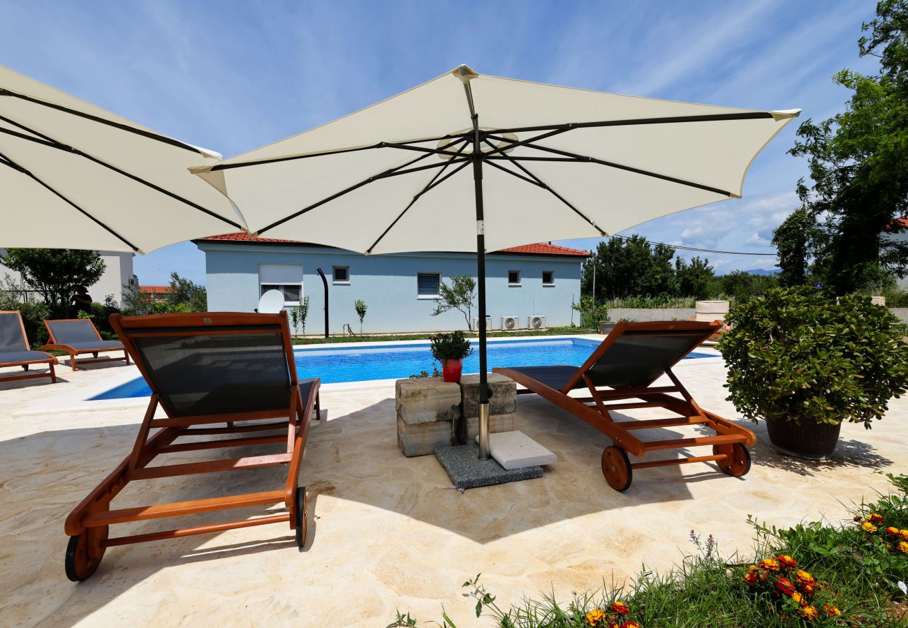 Ferienhaus in Vrsi - Pomalo