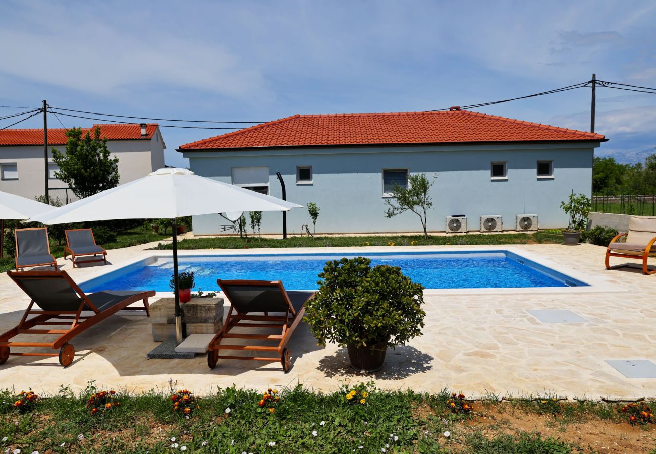 Ferienhaus in Vrsi - Pomalo