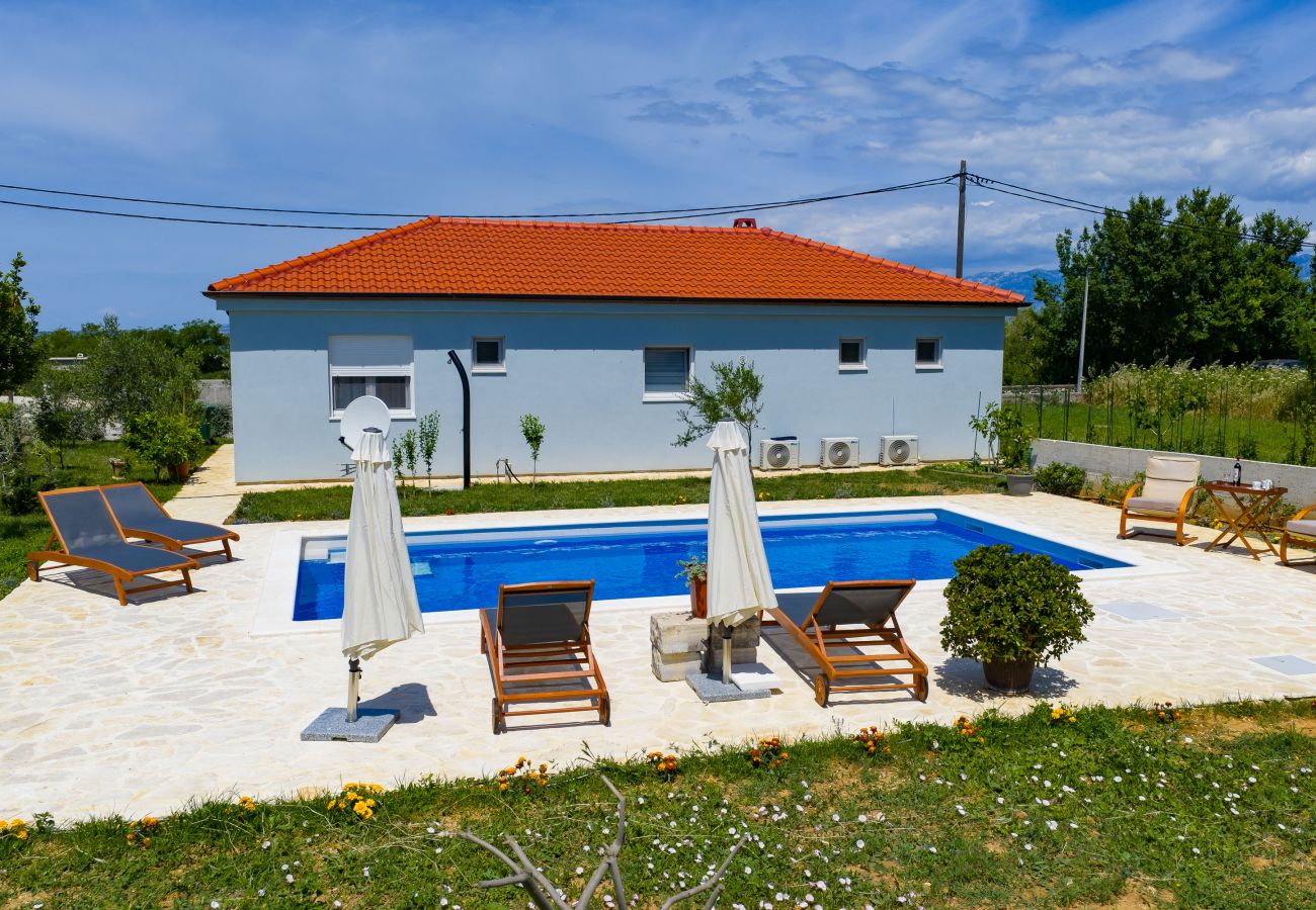 Ferienhaus in Vrsi - Pomalo