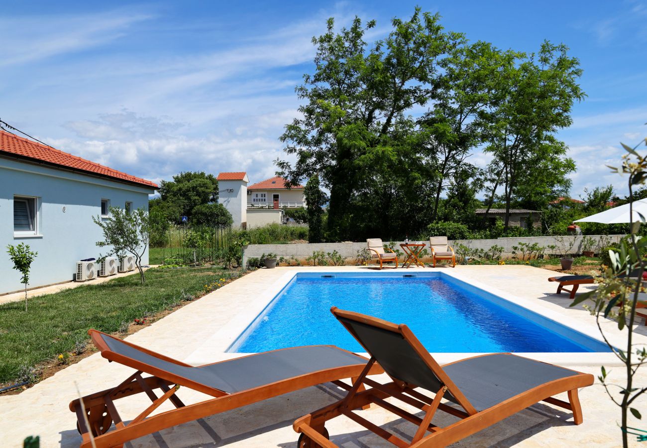 Ferienhaus in Vrsi - Pomalo