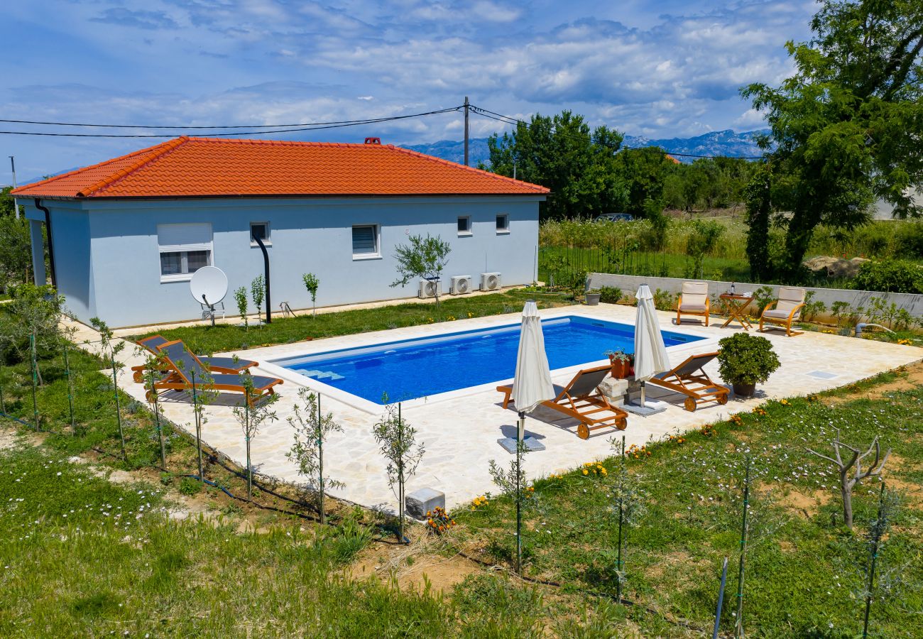 Ferienhaus in Vrsi - Pomalo