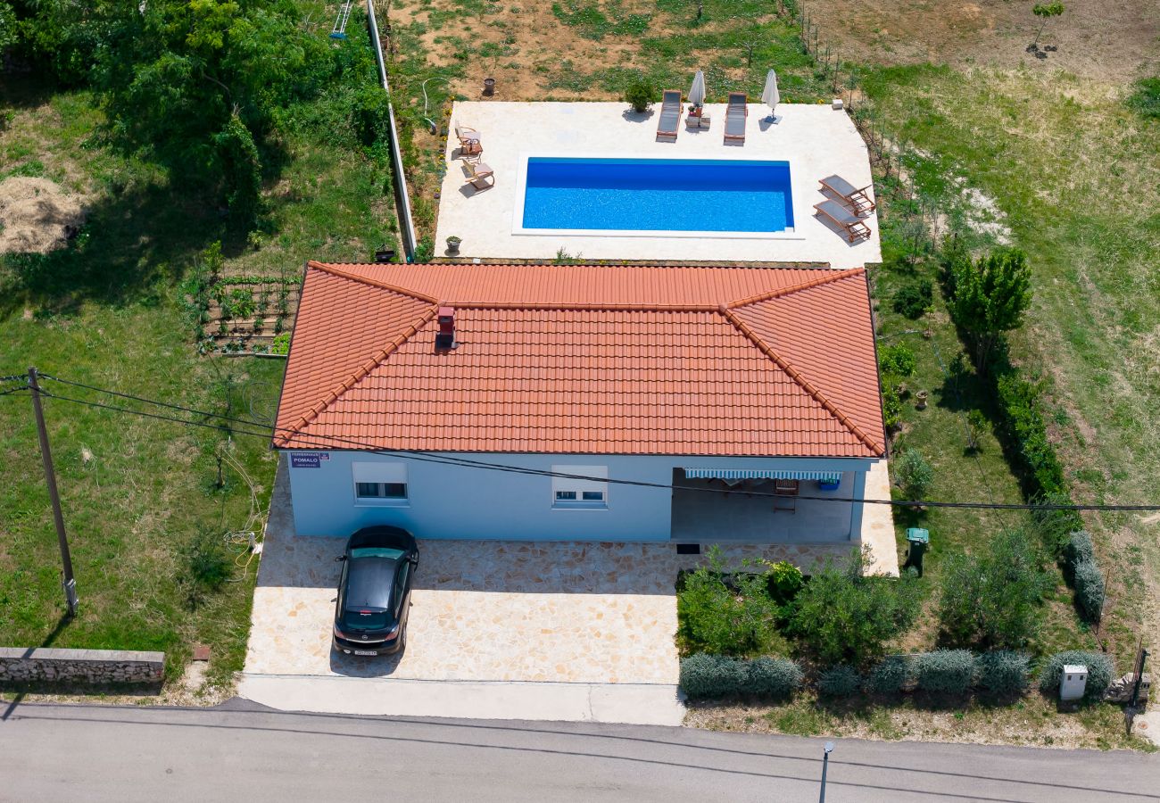 Ferienhaus in Vrsi - Pomalo