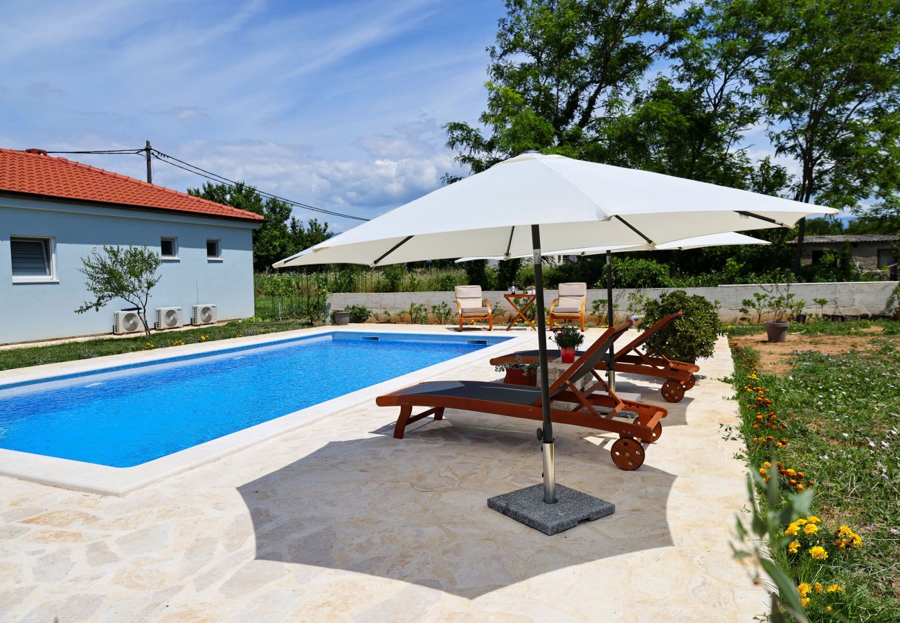 Ferienhaus in Vrsi - Pomalo