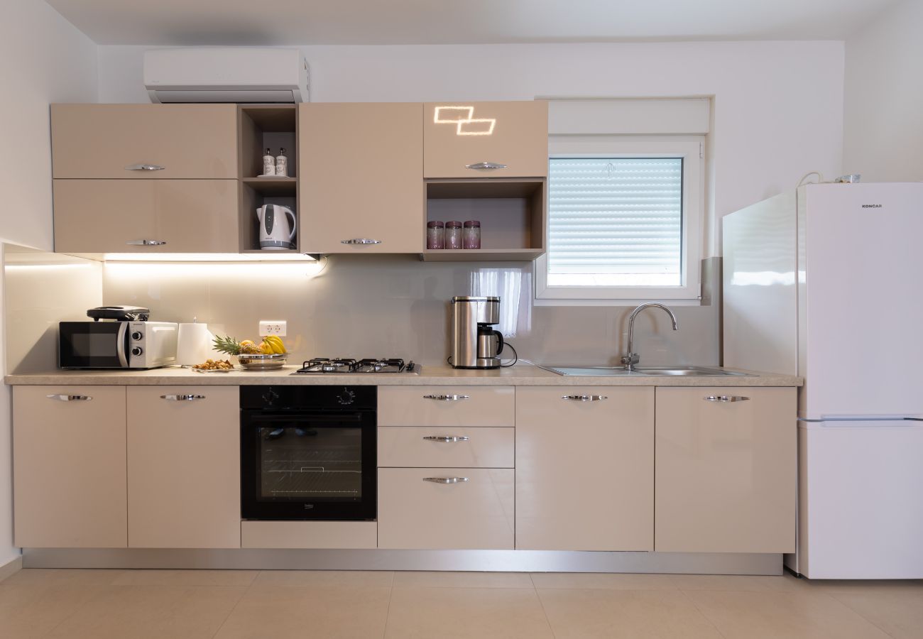 Ferienhaus in Vrsi - Pomalo