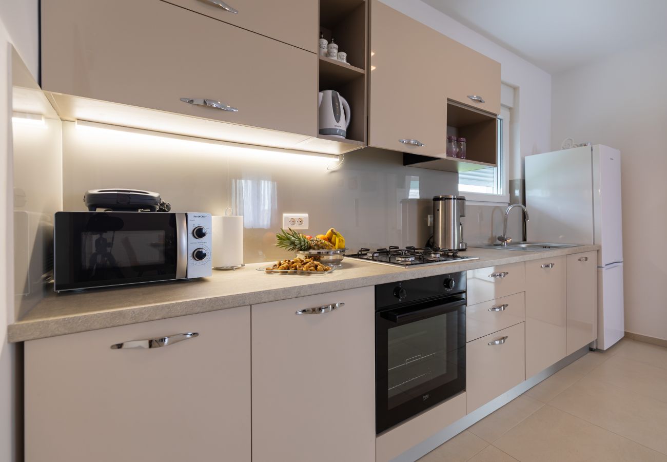 Ferienhaus in Vrsi - Pomalo