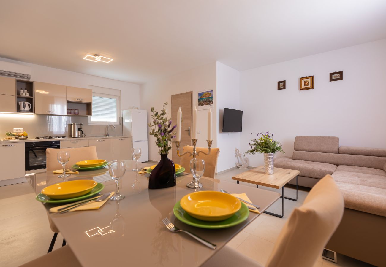 Ferienhaus in Vrsi - Pomalo