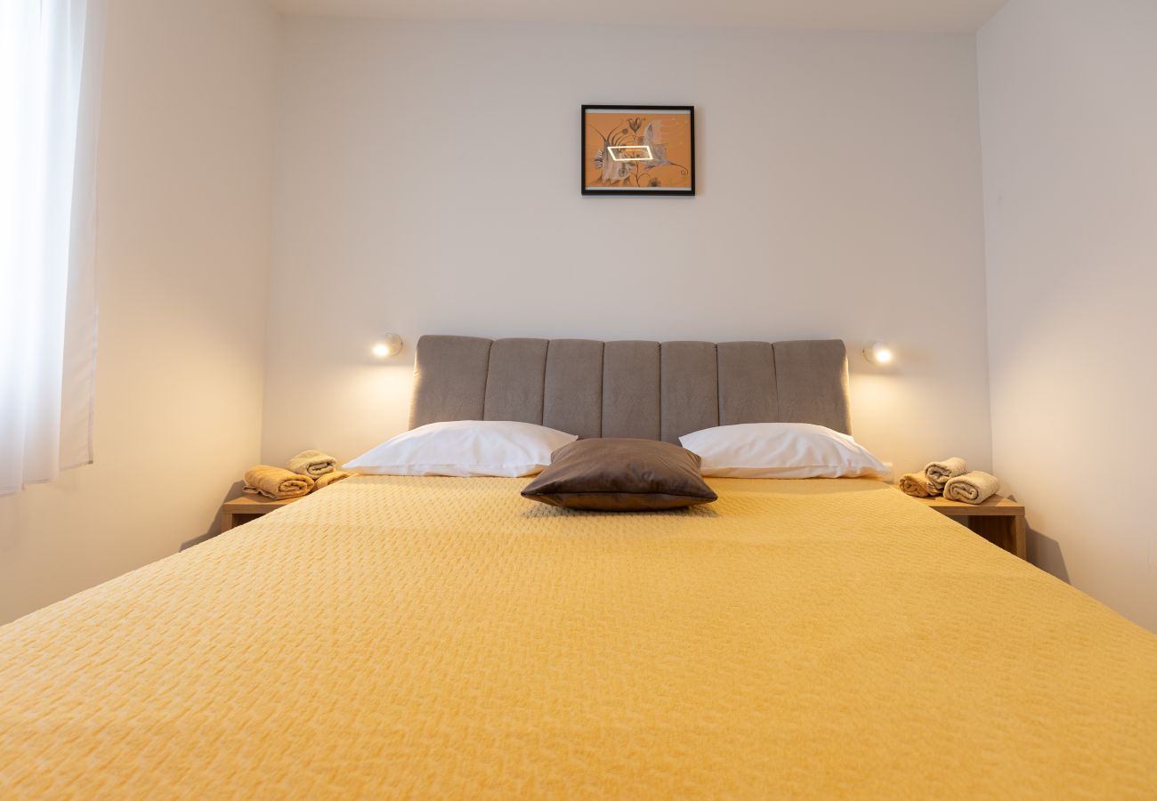 Ferienhaus in Vrsi - Pomalo