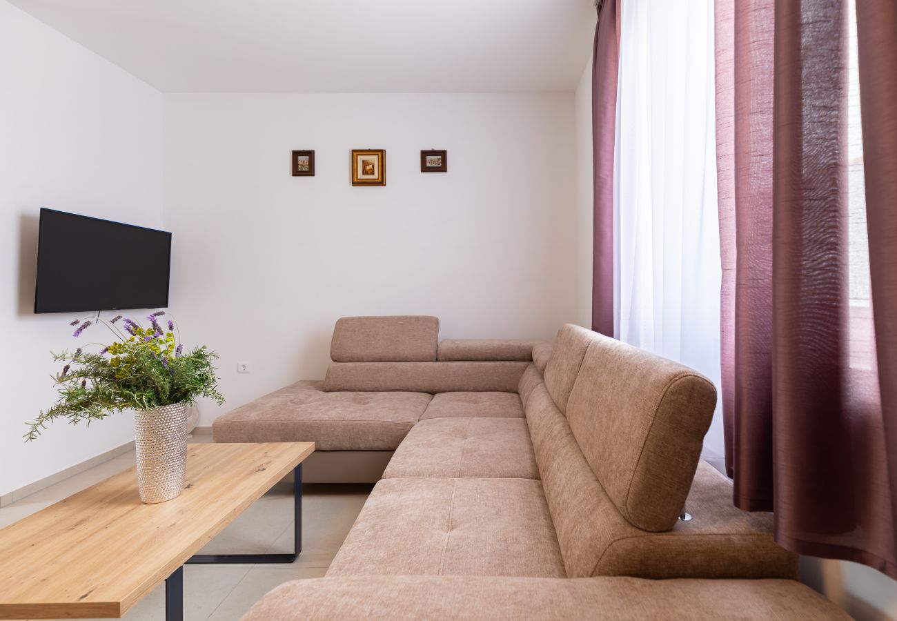 Ferienhaus in Vrsi - Pomalo