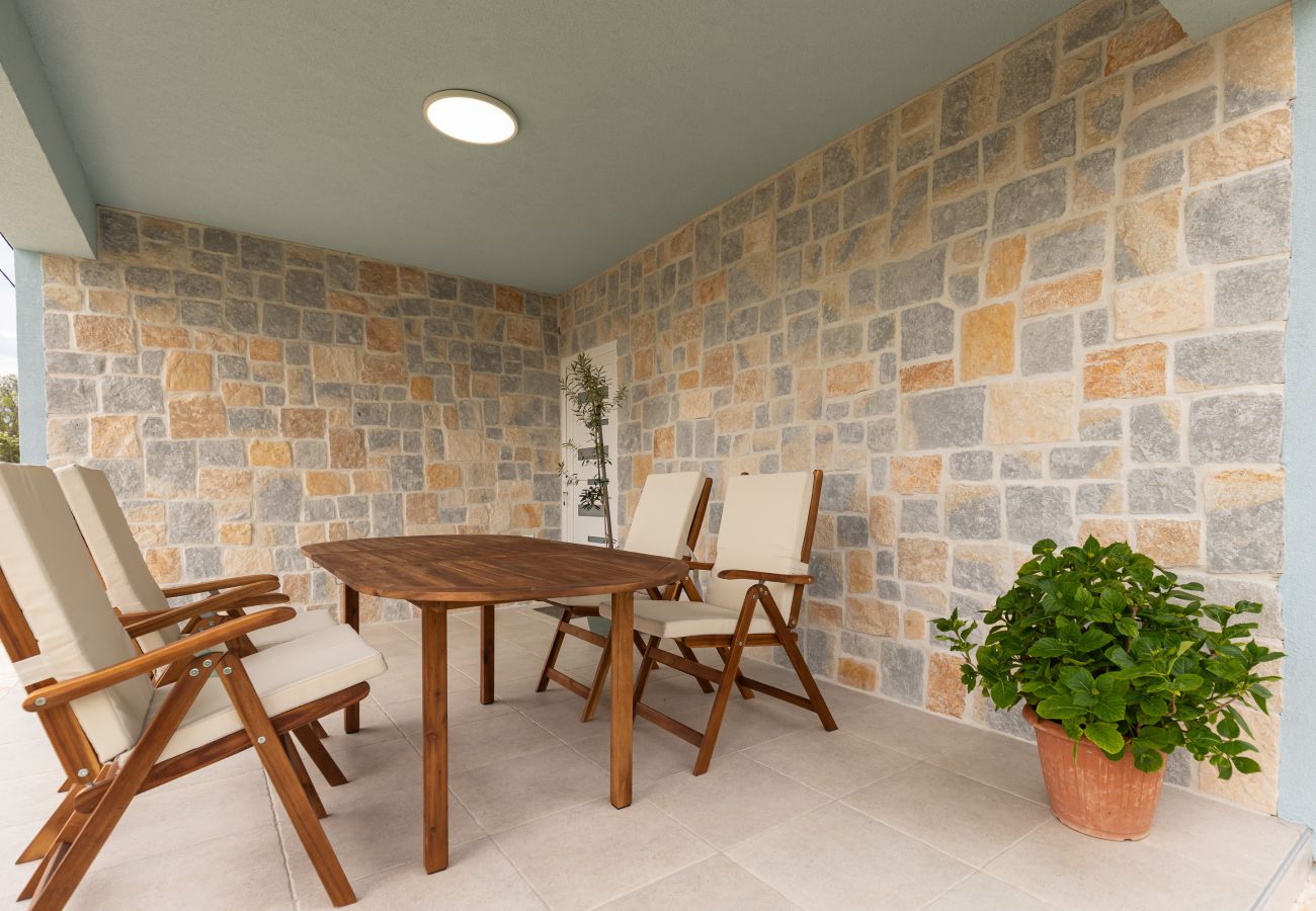 Ferienhaus in Vrsi - Pomalo