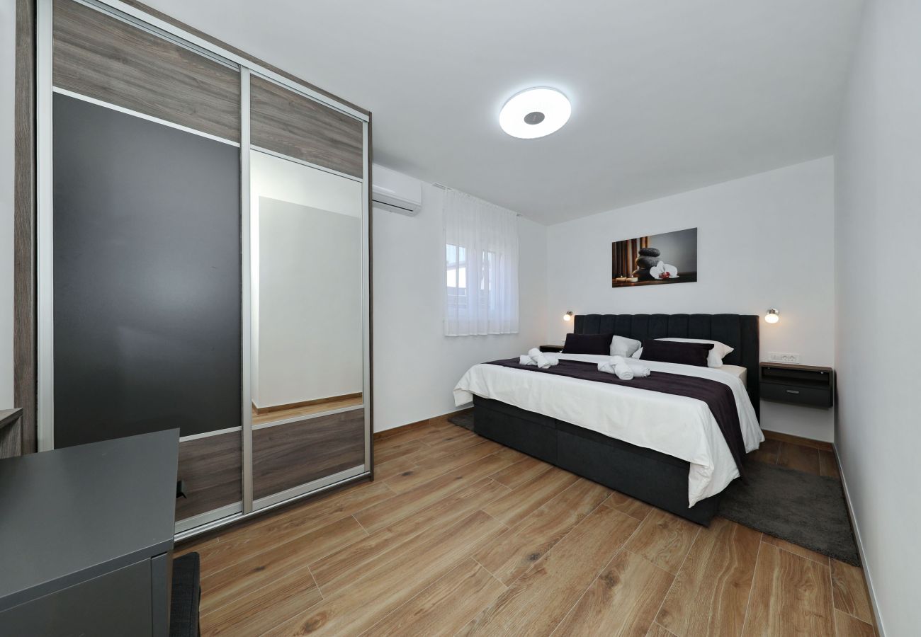 Villa in Vir - Mariva