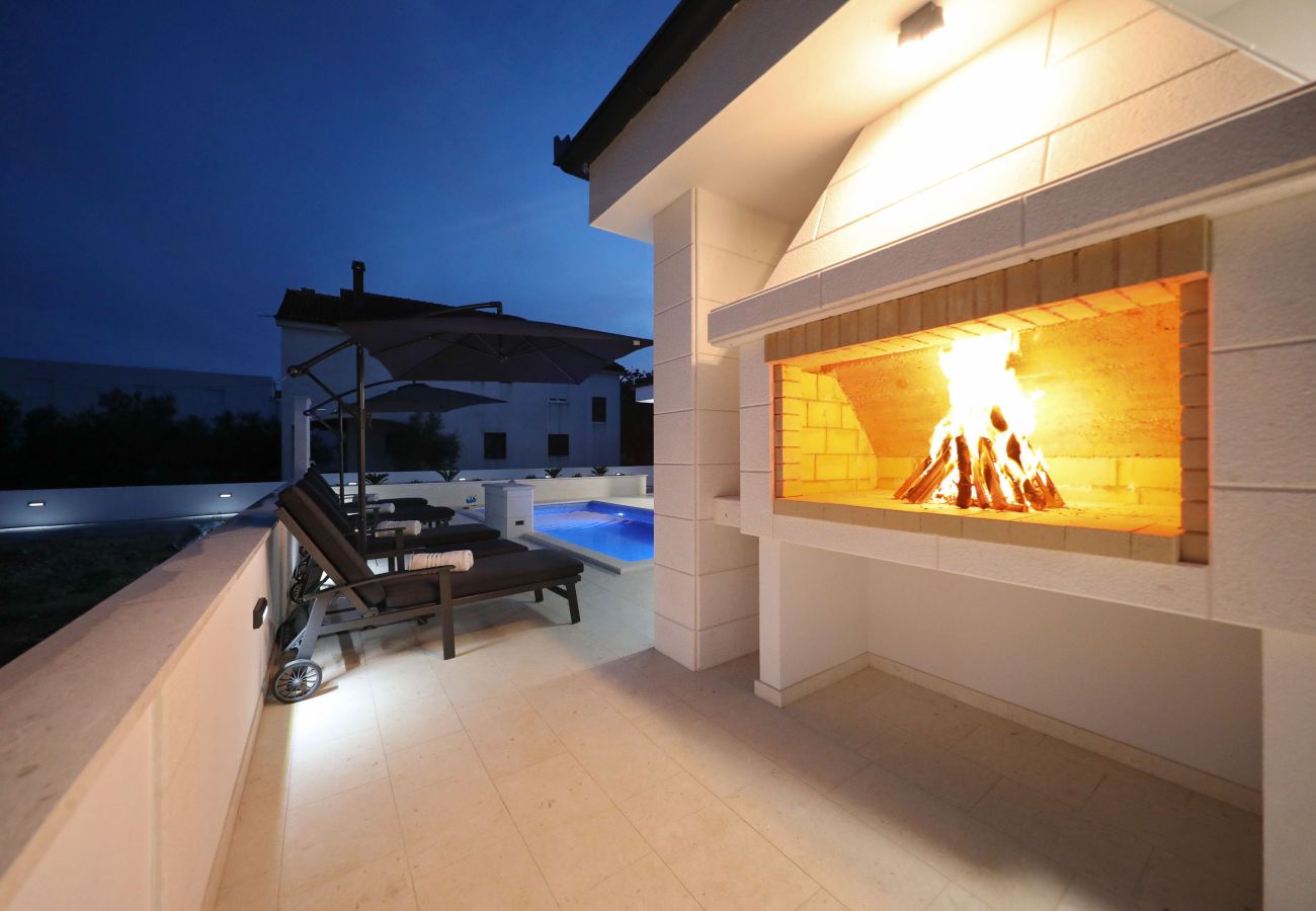 Villa in Vir - Mariva