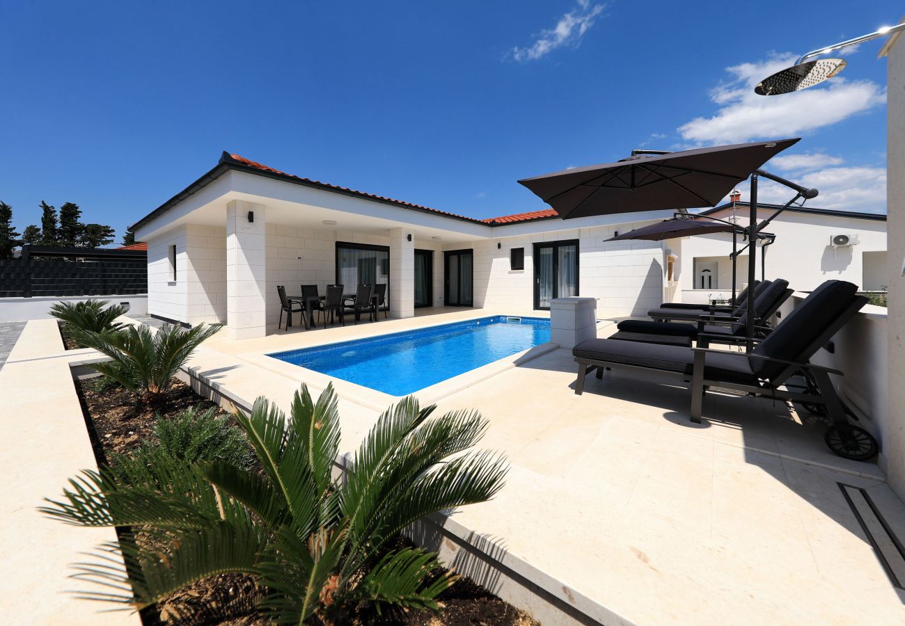 Villa in Vir - Mariva