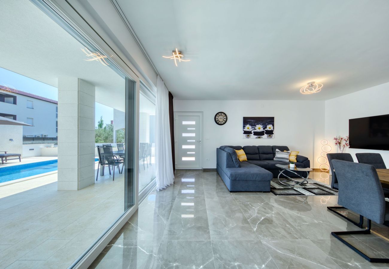 Villa in Vir - Mariva