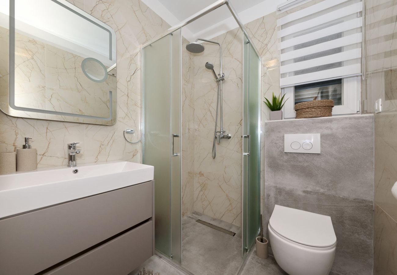 Villa in Rovanjska - Wave of love mit Pool ,strandnah