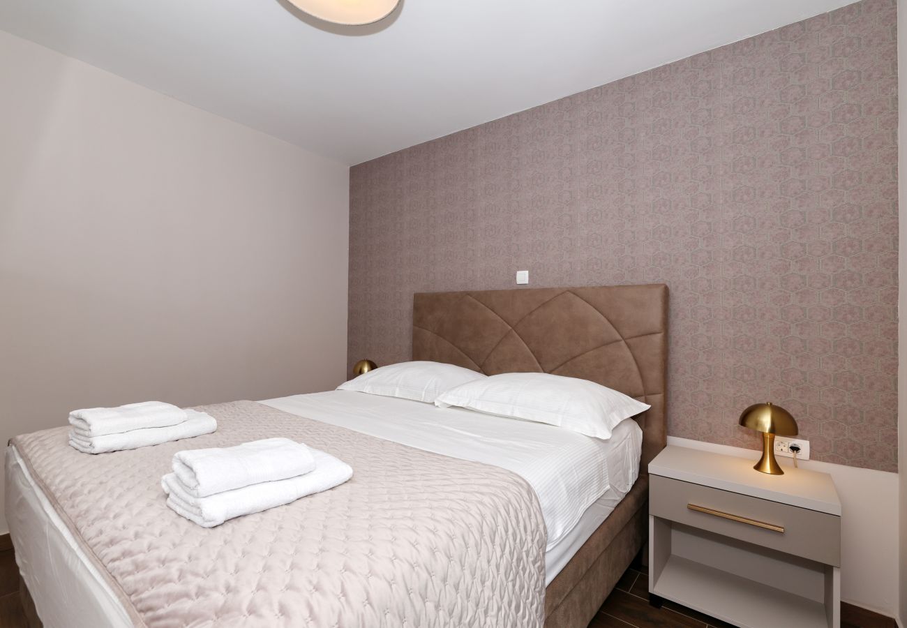 Villa in Rovanjska - Wave of love mit Pool ,strandnah