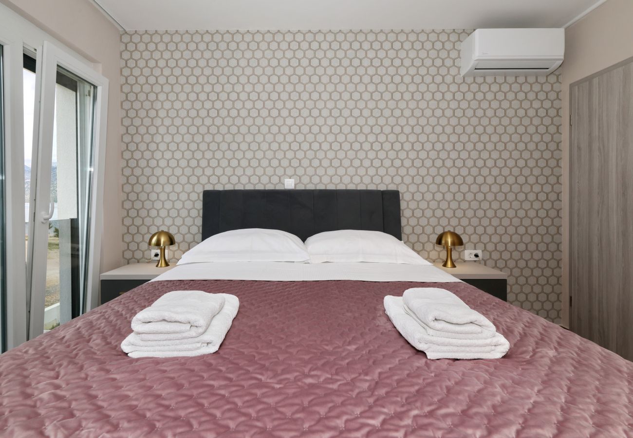 Villa in Rovanjska - Wave of love mit Pool ,strandnah