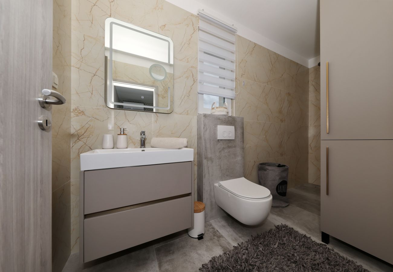 Villa in Rovanjska - Wave of love mit Pool ,strandnah