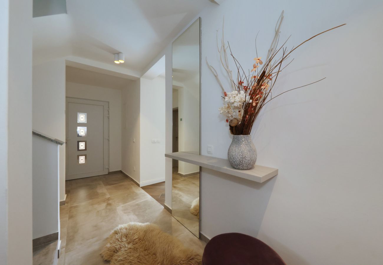 Villa in Rovanjska - Wave of love mit Pool ,strandnah