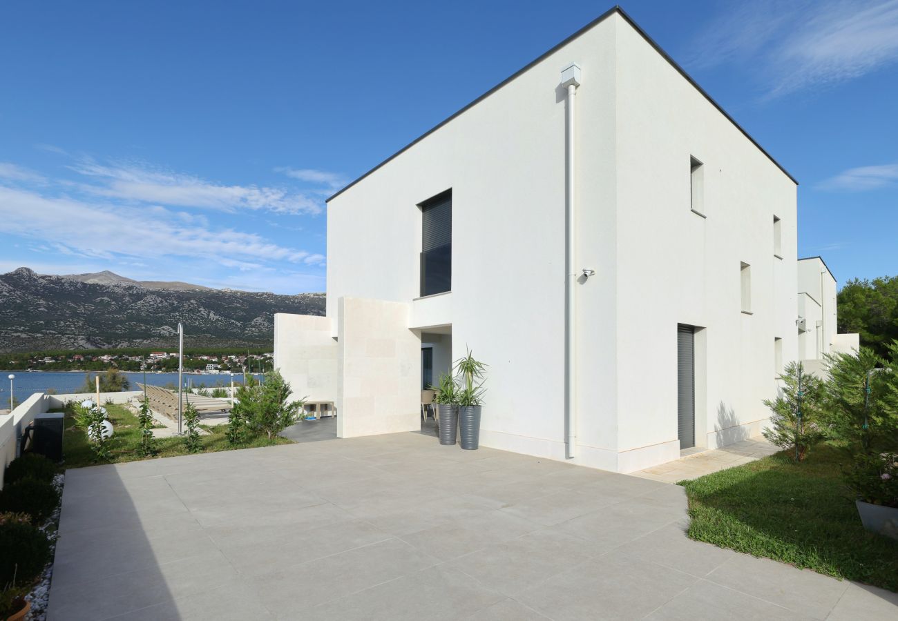 Villa in Rovanjska - Wave of love mit Pool ,strandnah