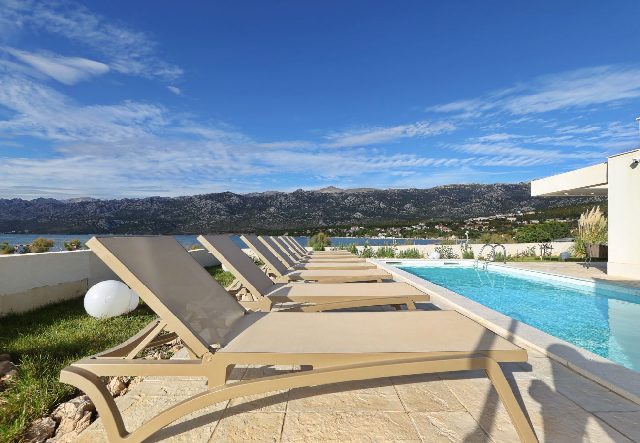 Villa in Rovanjska - Wave of love mit Pool ,strandnah