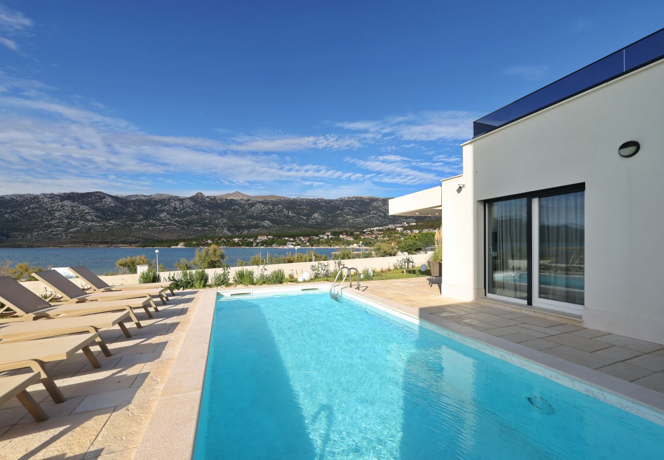 Villa in Rovanjska - Wave of love mit Pool ,strandnah