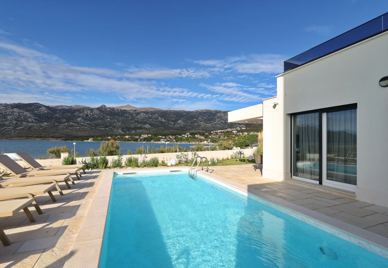 Villa in Rovanjska - Wave of love mit Pool ,strandnah