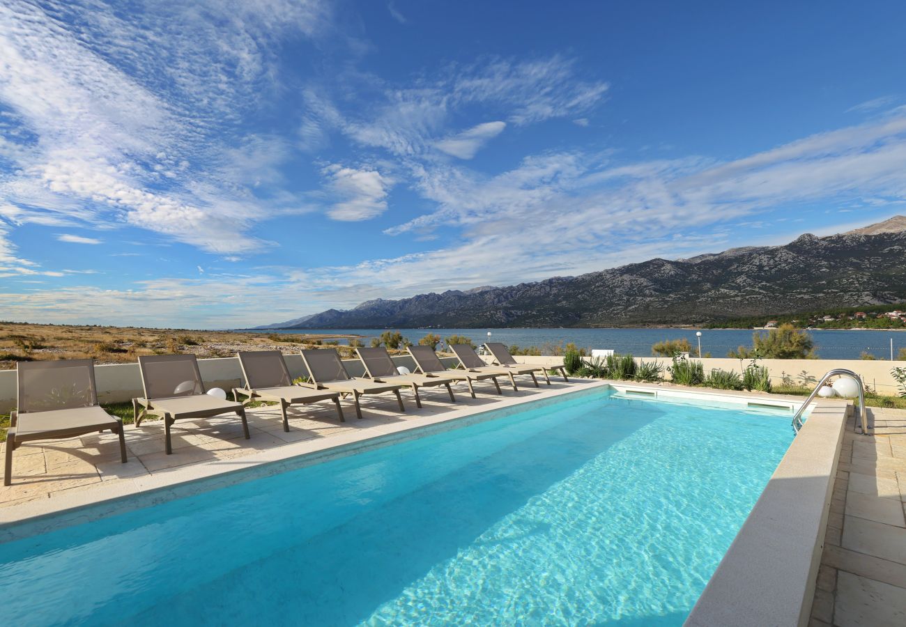 Villa in Rovanjska - Wave of love mit Pool ,strandnah