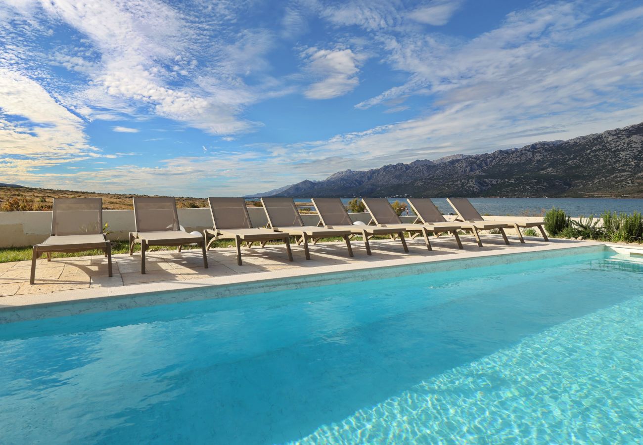 Villa in Rovanjska - Wave of love mit Pool ,strandnah