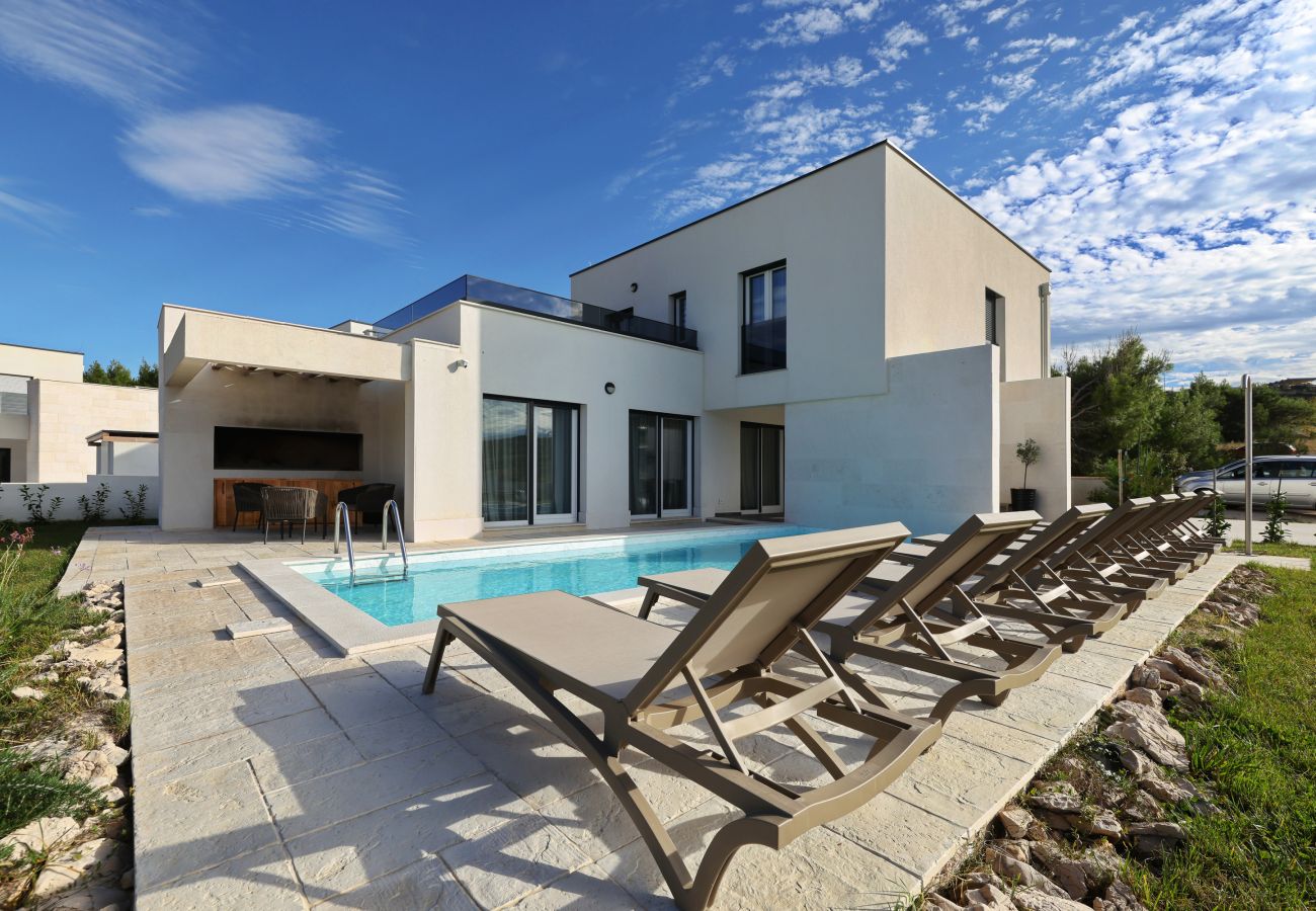 Villa in Rovanjska - Wave of love mit Pool ,strandnah