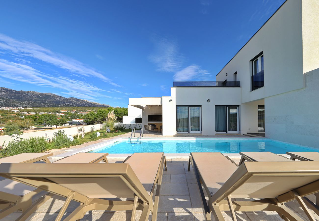 Villa in Rovanjska - Wave of love mit Pool ,strandnah