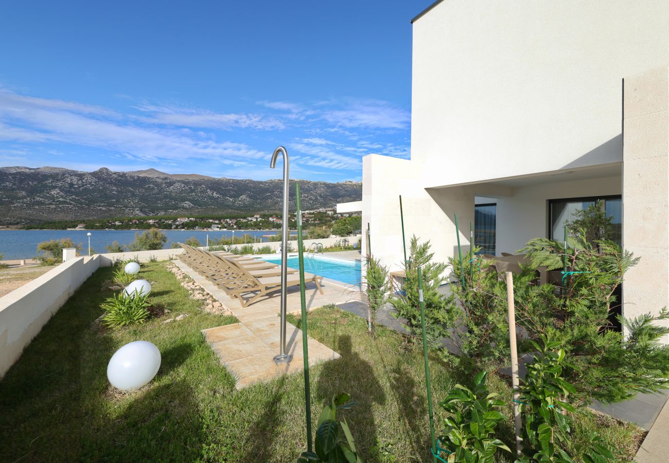 Villa in Rovanjska - Wave of love mit Pool ,strandnah