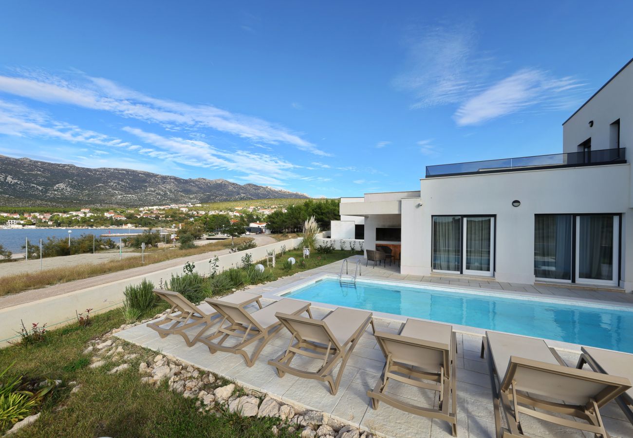 Villa in Rovanjska - Wave of love mit Pool ,strandnah