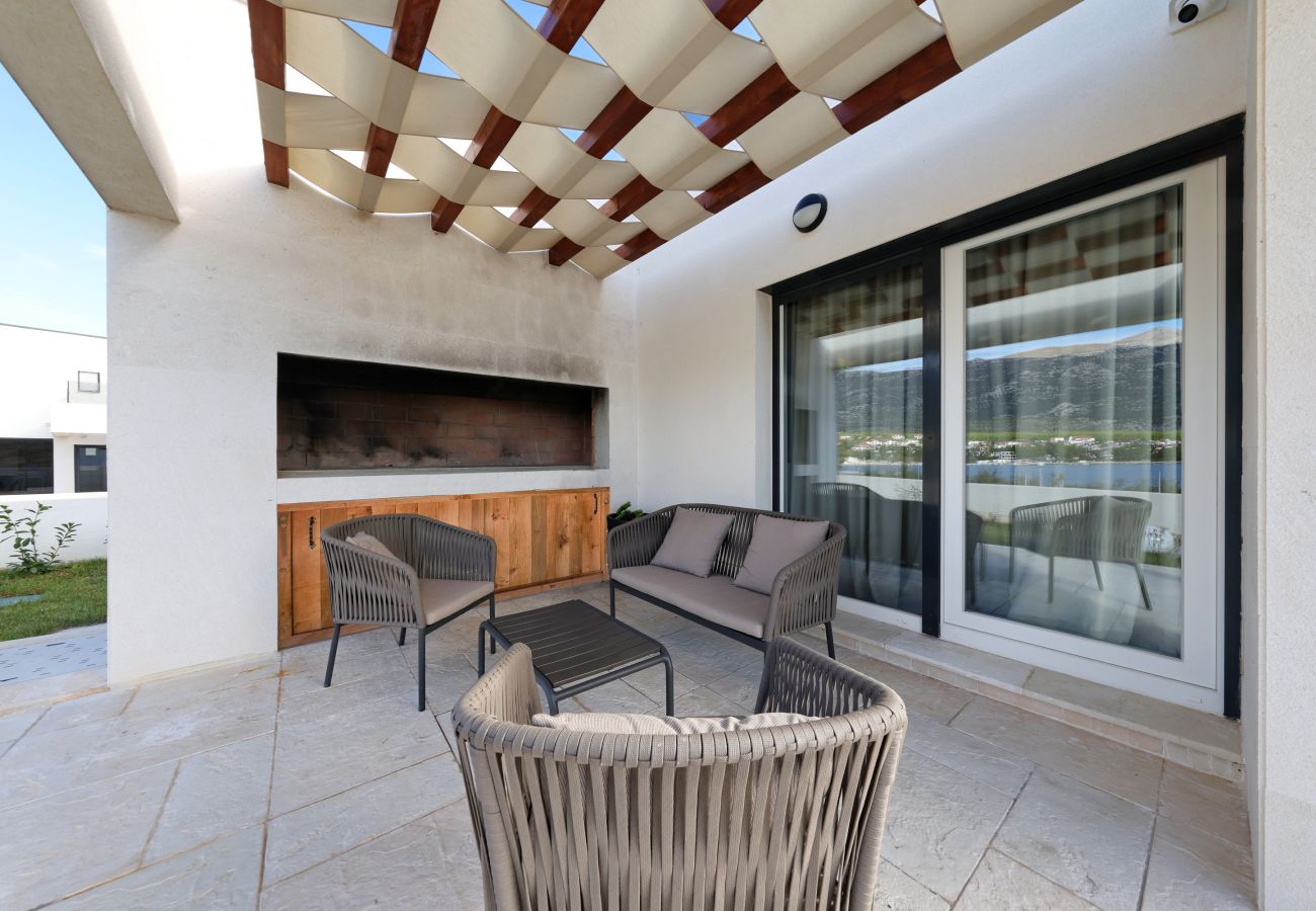 Villa in Rovanjska - Wave of love mit Pool ,strandnah