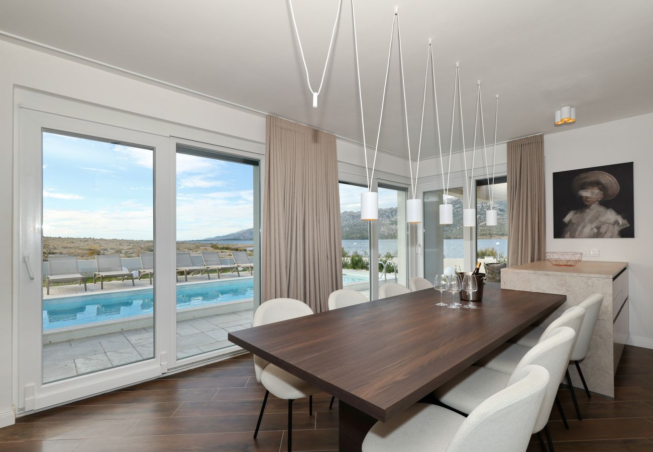 Villa in Rovanjska - Wave of love mit Pool ,strandnah