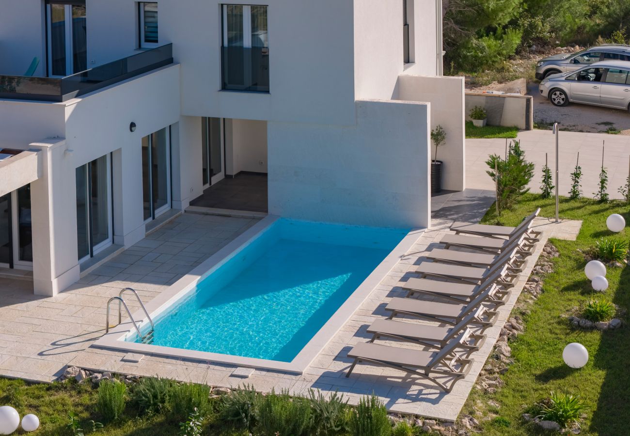 Villa in Rovanjska - Wave of love mit Pool ,strandnah