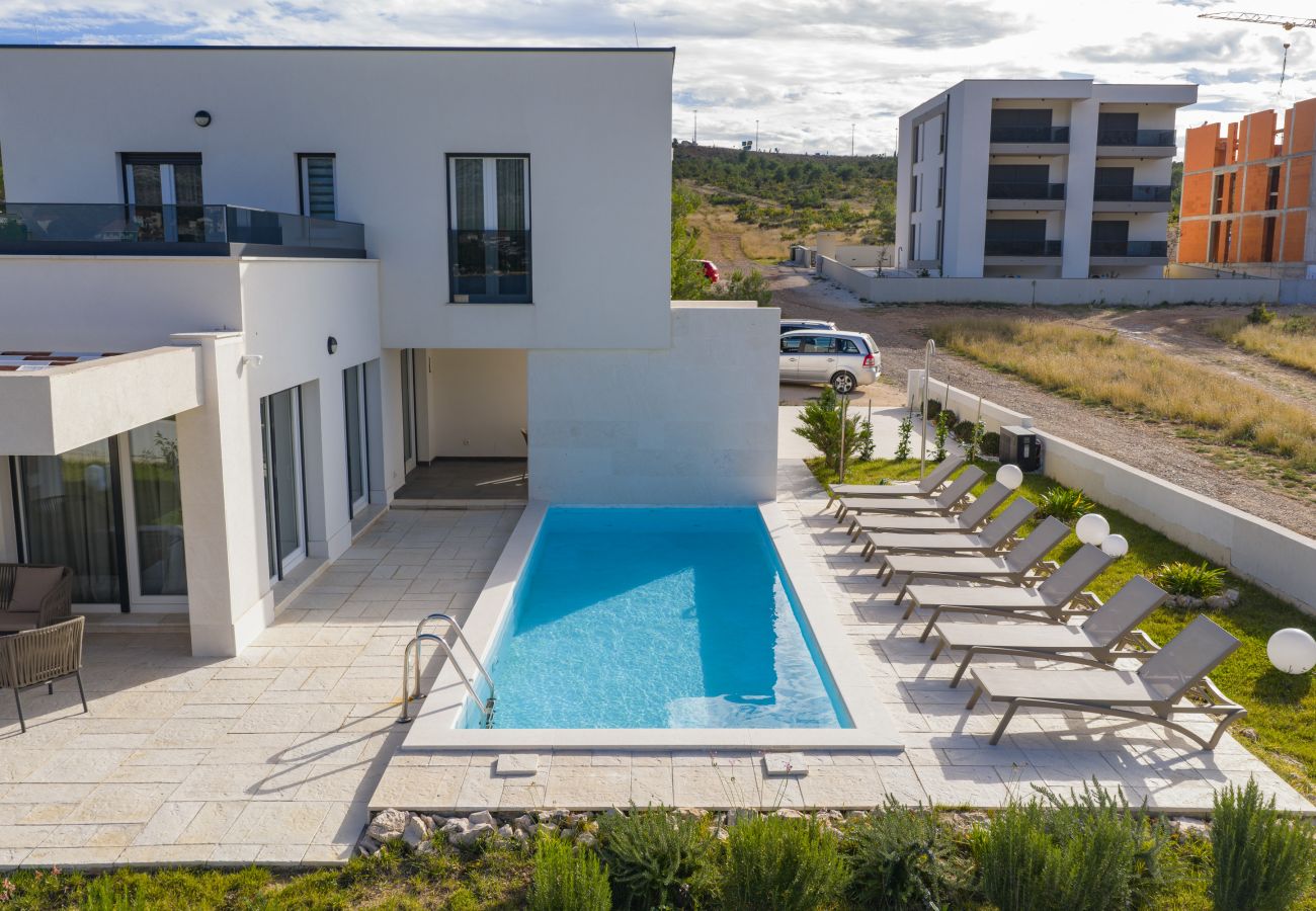 Villa in Rovanjska - Wave of love mit Pool ,strandnah